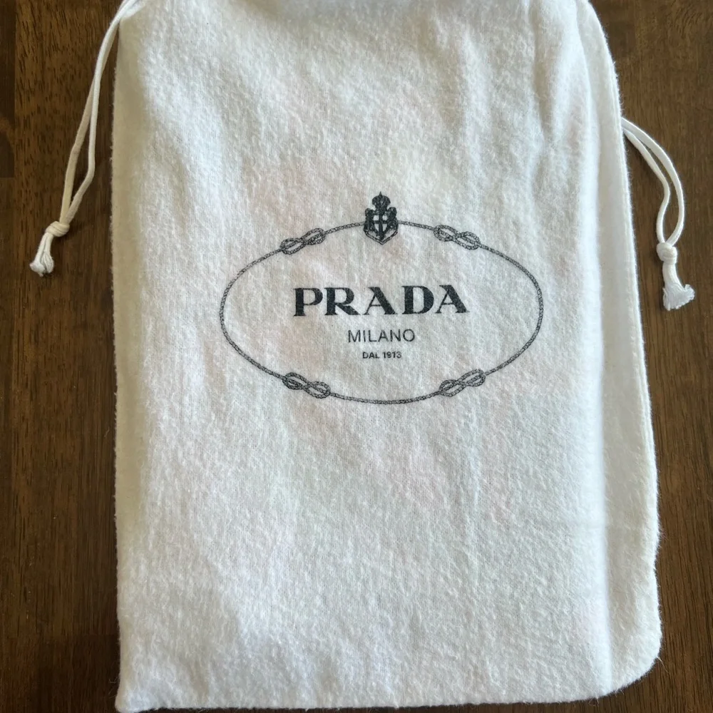 HOST PICK SUMMER UNIFORM Posh Party 7/5!!! Prada Saffiano Lipstick Clutch 💄 - Picture 6 of 12